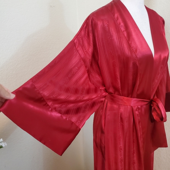 VICTORIA'S SECRET GOLD LABEL Vintage ruby red embossed Robe! Size Small. - Picture 5 of 8
